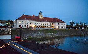 Restaurant Und Pension Alberthafen